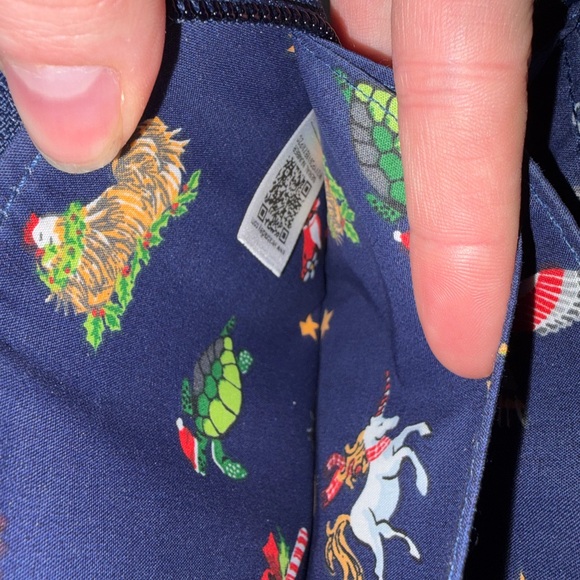 Vera Bradley Christmas Turnlock zip wallet in snow globe motifs - Picture 11 of 12